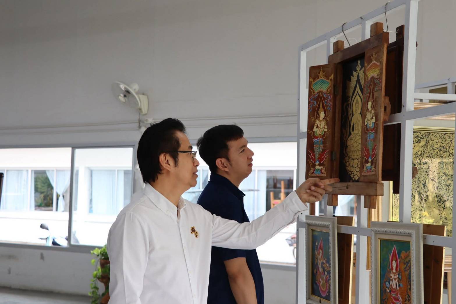 title - ผู้อำนวยการศูนย์ส่งเสริมและพัฒนาอาชีพเสริมนอกภาคการเกษตร ให้การต้อนรับคณะเจ้าหน้าที่กระทรวงทรัพยากรธรรมชาติและสิ่งแวดล้อม เยี่ยมชมสถานที่ ศพส. และแผนกฝึกอบรมทั้ง 12 แผนก